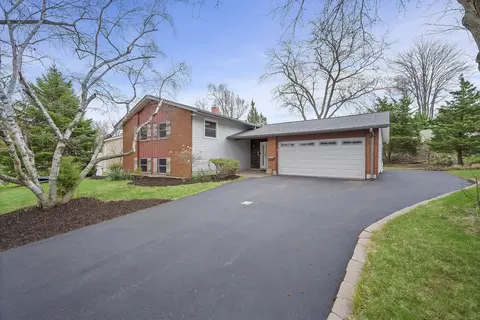 2719 Kincaid Dr, Woodridge, IL 60517