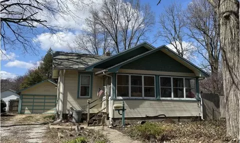 907 N Busey Ave, Urbana, IL 61801