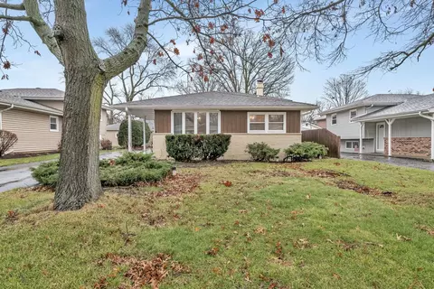 5825 Virginia Ave, Clarendon Hills, IL 60514