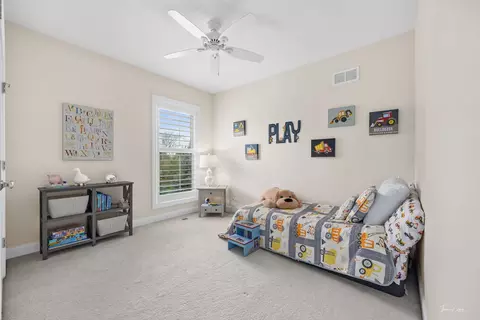 Bedroom - 2018 Stoddard Ave, Wheaton, IL 60187 photo 3 of 4