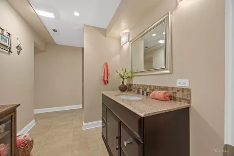 Bath - 2018 Stoddard Ave, Wheaton, IL 60187 photo 4 of 5