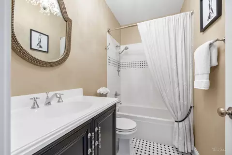 Bath - 2018 Stoddard Ave, Wheaton, IL 60187 photo 3 of 5