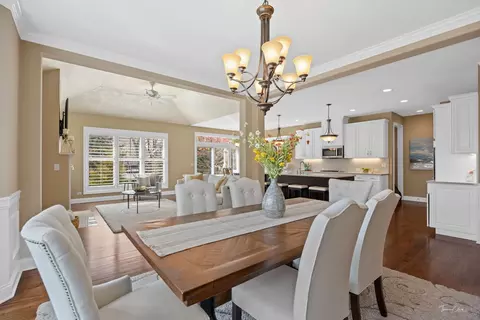 Dining - 2018 Stoddard Ave, Wheaton, IL 60187 photo 4 of 5