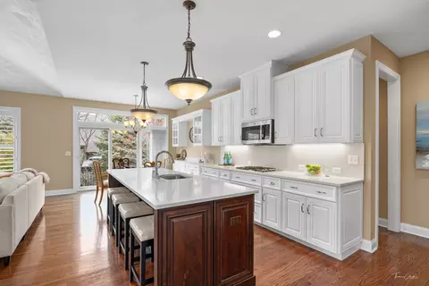 Kitchen - 2018 Stoddard Ave, Wheaton, IL 60187 photo 4 of 4