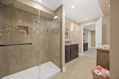 Bath - 2018 Stoddard Ave, Wheaton, IL 60187 photo 5 of 5