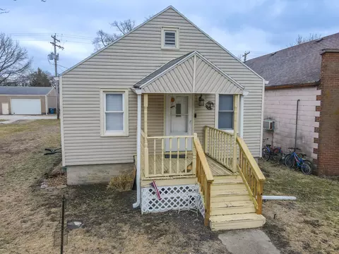 145 S Main St, Clifton, IL 60927