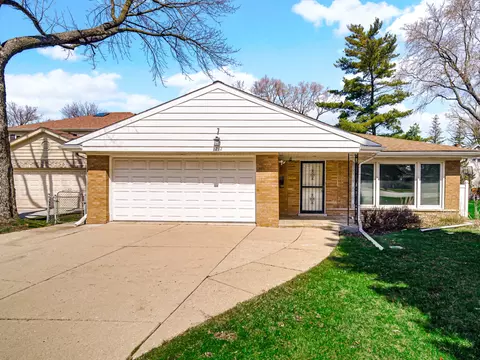 1212 W Talcott Rd, Park Ridge, IL 60068