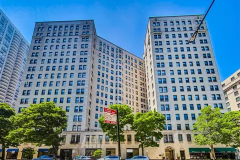 2000 N Lincoln Park West Ave #810, Chicago, IL 60614