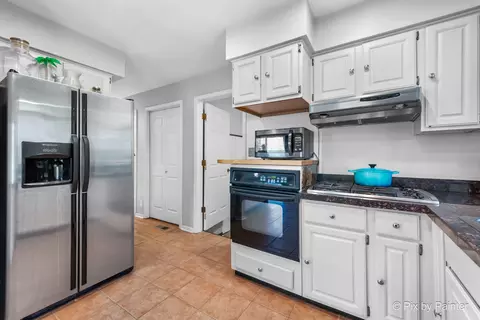Kitchen - 3134 Chellington Dr, Johnsburg, IL 60051 photo 3 of 5
