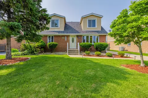 7733 Suburban Ln, Bridgeview, IL 60455