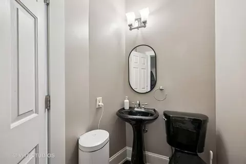 Bath - 844 Prospect St, Elgin, IL 60120 photo 1 of 1