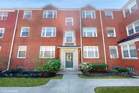 502 Bonnie Brae Pl #C2, River Forest, IL 60305