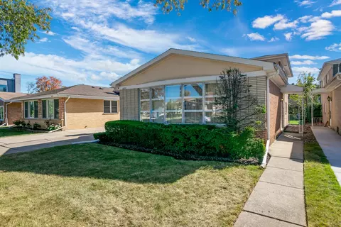 4825 W Sherwin Ave, Lincolnwood, IL 60712