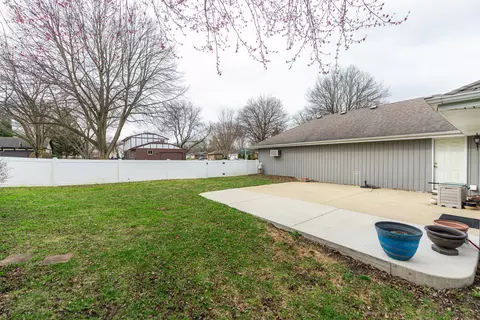 215 Brookside Dr, Elgin, IL 60123 photo 32