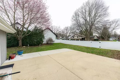 215 Brookside Dr, Elgin, IL 60123 photo 31