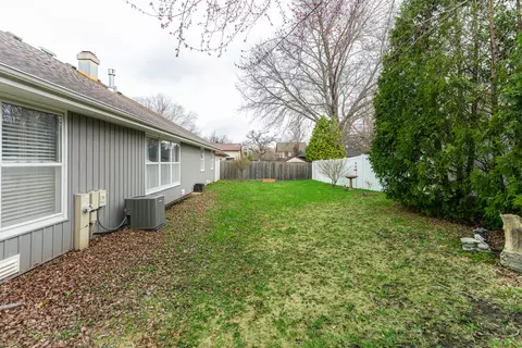 215 Brookside Dr, Elgin, IL 60123 photo 34