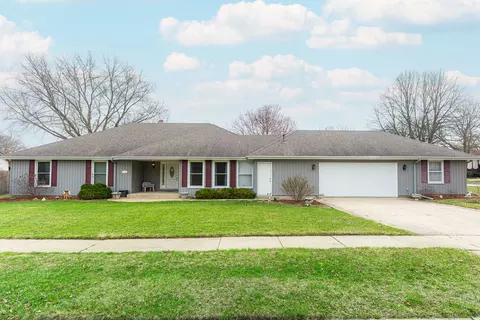 215 Brookside Dr, Elgin, IL 60123