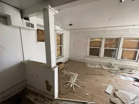 Living - 501 E Mulberry St, Bloomington, IL 61701 photo 2 of 2