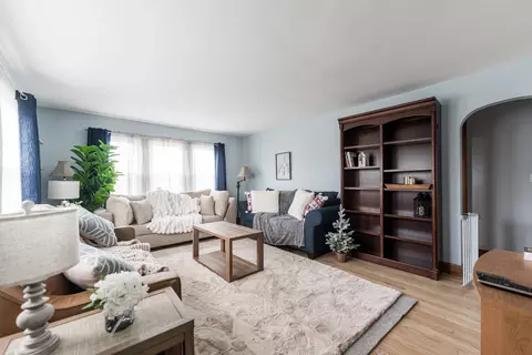 Living - 26 W055 Armbrust Ave, Wheaton, IL 60187 photo 1 of 4