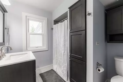 Bath - 26 W055 Armbrust Ave, Wheaton, IL 60187 photo 2 of 3