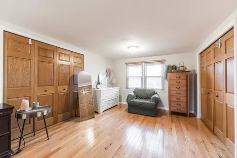 Bedroom - 26 W055 Armbrust Ave, Wheaton, IL 60187 photo 4 of 4