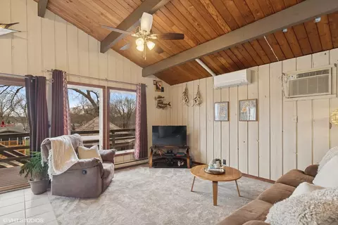 506 Castle Rd, Mchenry, IL 60050 photo 3