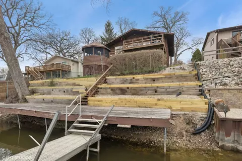 506 Castle Rd, Mchenry, IL 60050