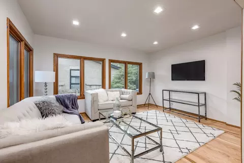 Living - 307 E Blodgett Ave, Lake Bluff, IL 60044 photo 4 of 8