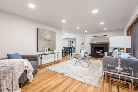 Living - 307 E Blodgett Ave, Lake Bluff, IL 60044 photo 2 of 8