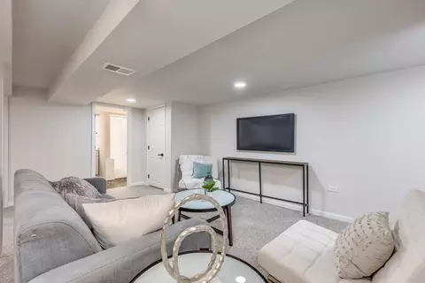 Living - 307 E Blodgett Ave, Lake Bluff, IL 60044 photo 7 of 8