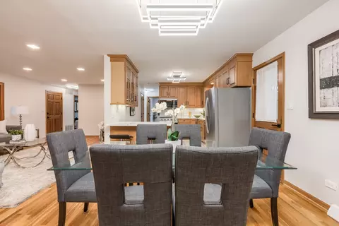 Dining - 307 E Blodgett Ave, Lake Bluff, IL 60044 photo 3 of 3