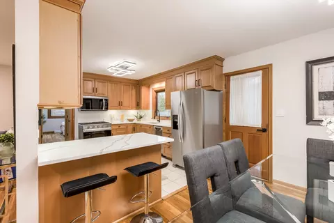 Kitchen - 307 E Blodgett Ave, Lake Bluff, IL 60044 photo 4 of 4