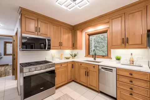 Kitchen - 307 E Blodgett Ave, Lake Bluff, IL 60044 photo 1 of 4