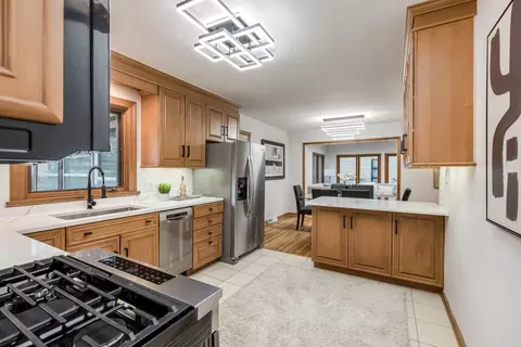 Kitchen - 307 E Blodgett Ave, Lake Bluff, IL 60044 photo 3 of 4