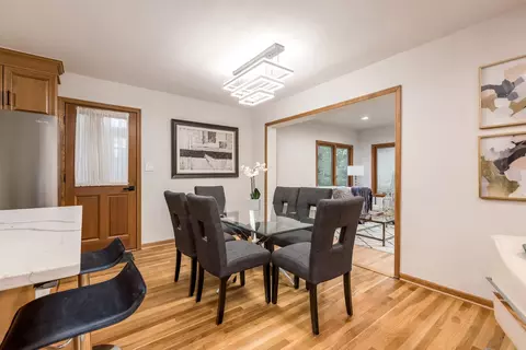 Dining - 307 E Blodgett Ave, Lake Bluff, IL 60044 photo 2 of 3