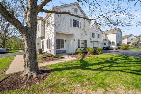 68 Heather Glen Dr #68, Aurora, IL 60504