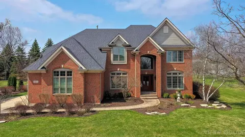 2437 Bird Ln, Batavia, IL 60510