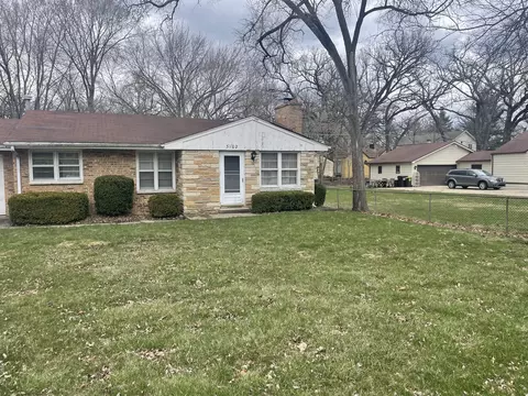 3102 Victoria Ave, Mchenry, IL 60050