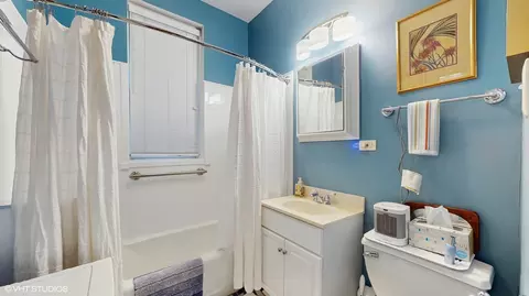 Bath - 5442 S Cornell Ave #1, Chicago, IL 60615 photo 2 of 2