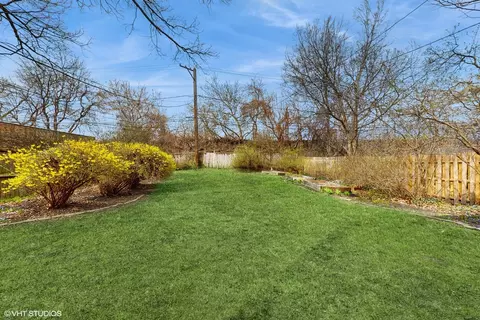 Exterior - 5442 S Cornell Ave #1, Chicago, IL 60615 photo 4 of 5