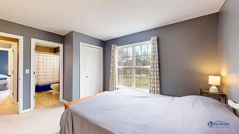 Bedroom - 916 Silver Glen Rd, Mchenry, IL 60050 photo 7 of 11