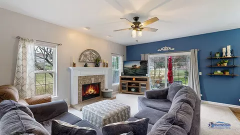 Living - 916 Silver Glen Rd, Mchenry, IL 60050 photo 1 of 4