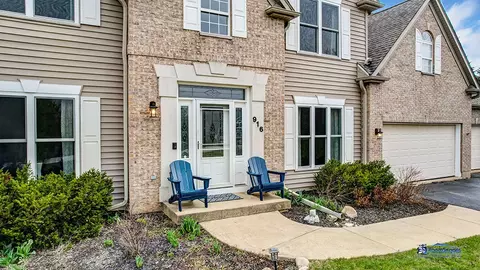 Exterior - 916 Silver Glen Rd, Mchenry, IL 60050 photo 5 of 8