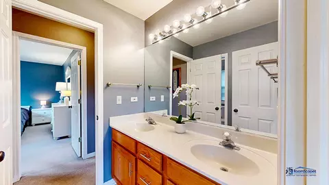 Bath - 916 Silver Glen Rd, Mchenry, IL 60050 photo 7 of 7