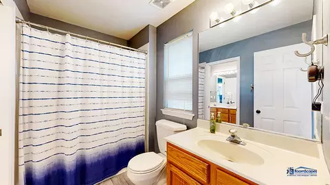 Bath - 916 Silver Glen Rd, Mchenry, IL 60050 photo 5 of 7