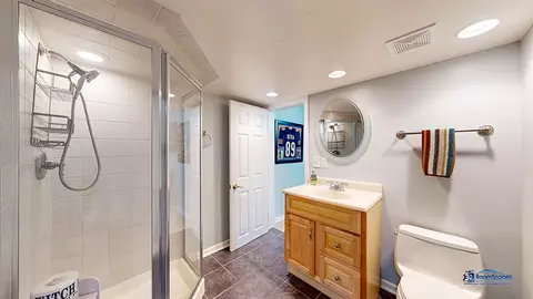 Bath - 916 Silver Glen Rd, Mchenry, IL 60050 photo 1 of 7
