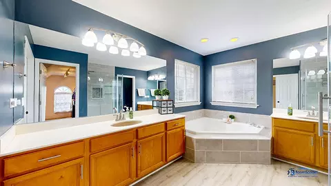 Bath - 916 Silver Glen Rd, Mchenry, IL 60050 photo 2 of 7