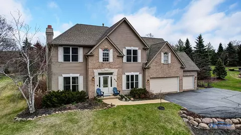 Exterior - 916 Silver Glen Rd, Mchenry, IL 60050 photo 2 of 8