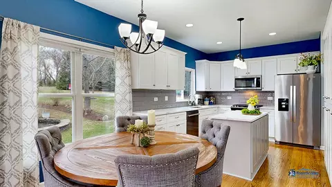 Kitchen - 916 Silver Glen Rd, Mchenry, IL 60050 photo 2 of 5