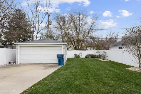 Exterior - 14905 Springfield Ave, Midlothian, IL 60445 photo 3 of 5